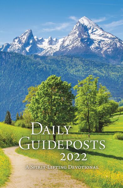 Daily Guideposts 2022: A Spirit-Lifting Devotional